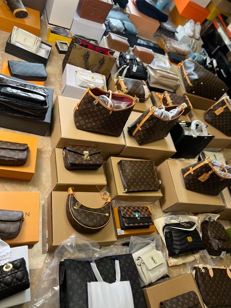 Buy Louis Vuitton Liquidation Pallets (Authentic Bags – From £600) - Image 3